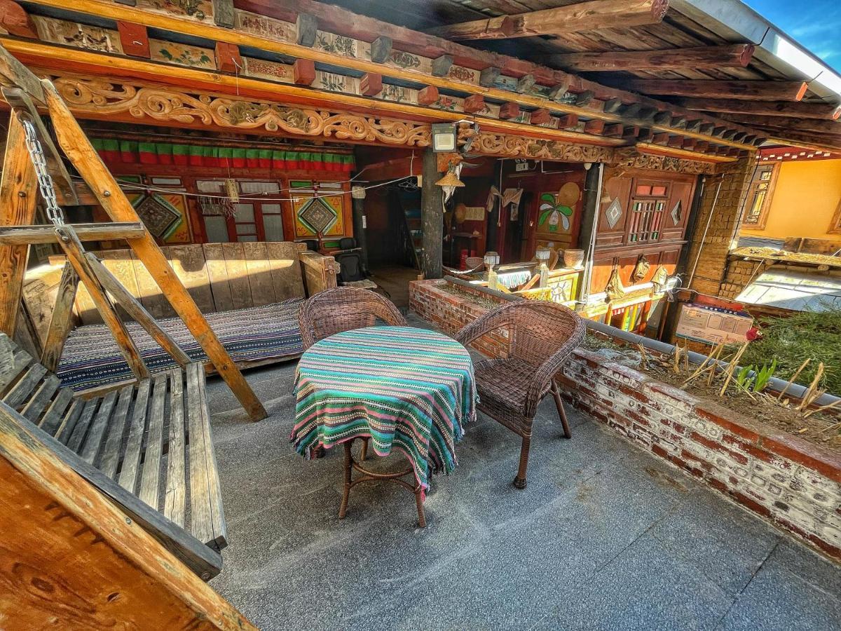 Tavern Hostel仁和客栈 Shangri-La Extérieur photo