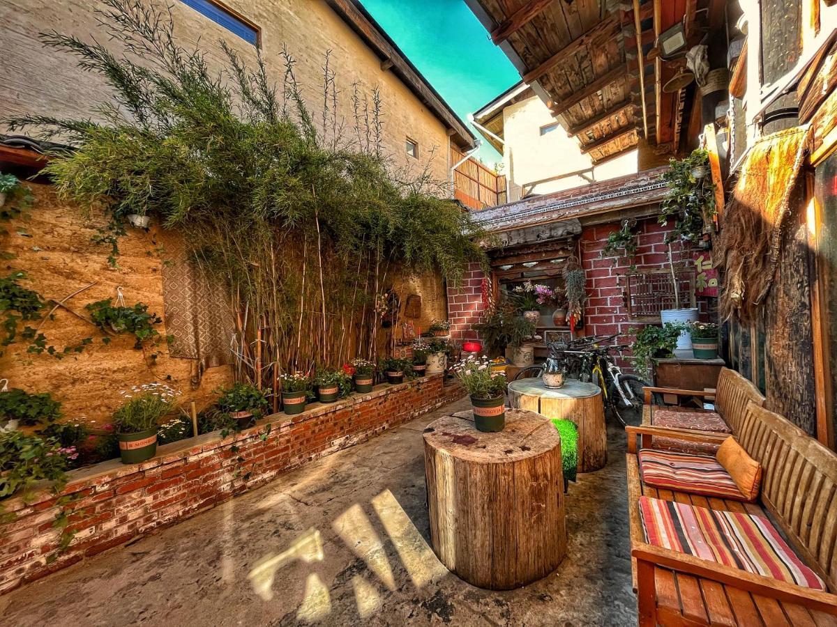 Tavern Hostel仁和客栈 Shangri-La Extérieur photo