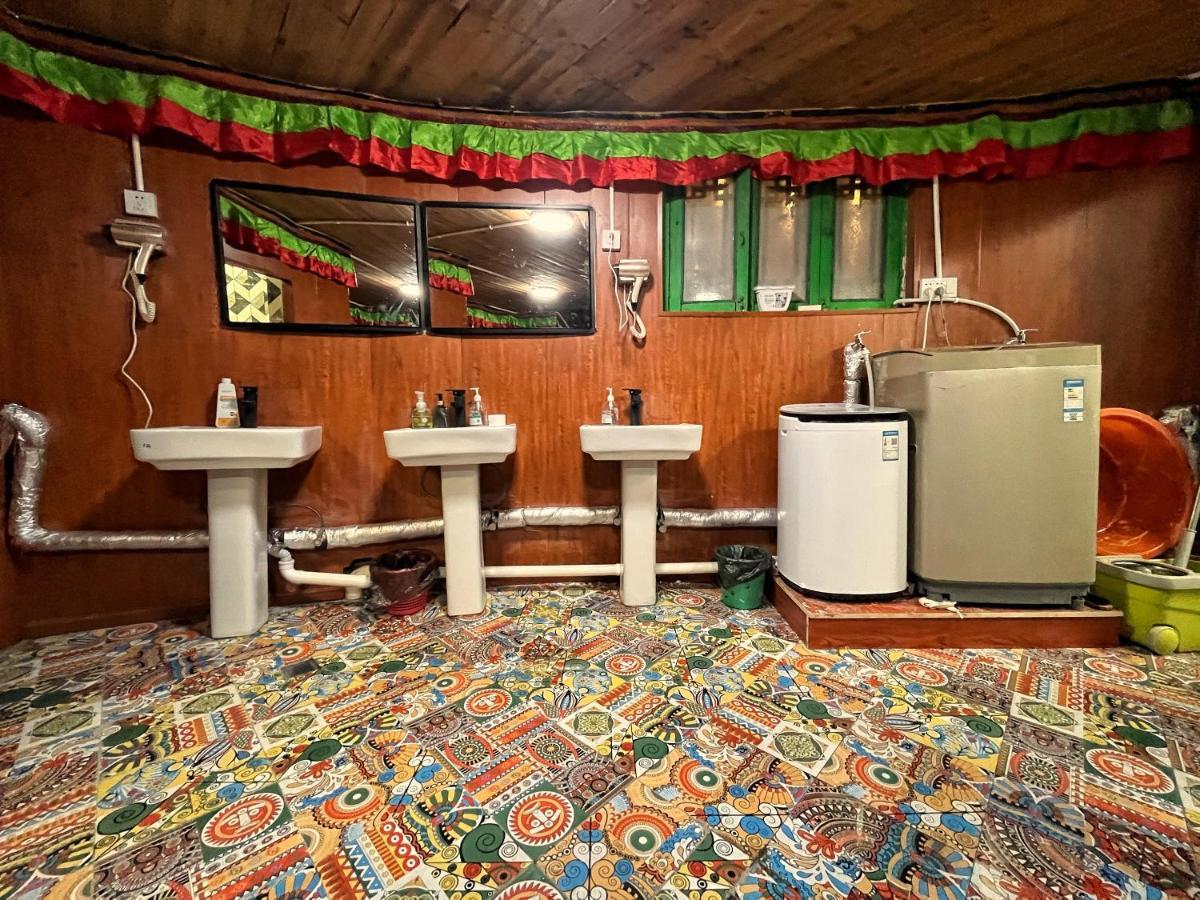 Tavern Hostel仁和客栈 Shangri-La Extérieur photo
